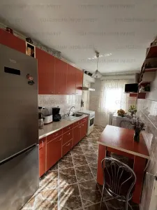 Apartament cu 3 camere,2 bai, semidecomandat-Cartierul Florilor - foto 4