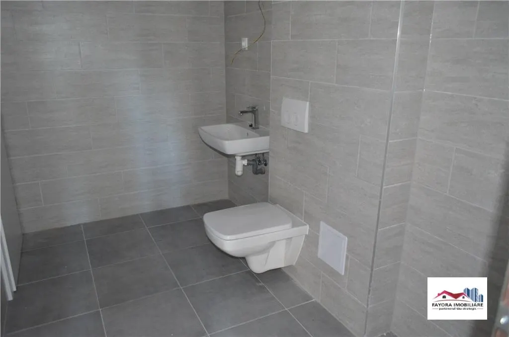 Spatiu Comercial Nou cu Parcare de Vanzare  in Zona Libertatii - foto 6