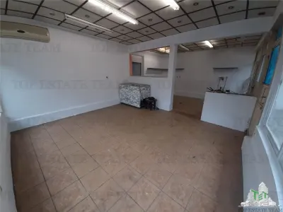 Spatiu comercial Sebastian - Dunavat  cu teren si  ,posibilitate  garare 2   masini  liber - foto 8
