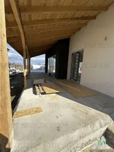 Vila cocheta cu 3 camere, dormitor matrimonall,  incalzire in pardoseala, terasa superba, si pod spatios, Calea Bucuresti , 15 minute de  metrou Pacii - foto 24