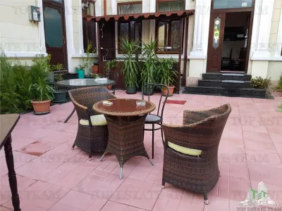 Vila de vanzare cu venit din chirie | Restaurant cu Terasa si 2 Apartamente  | Imobil  renovat  integral | Unirii - Cantemir - Bucuresti