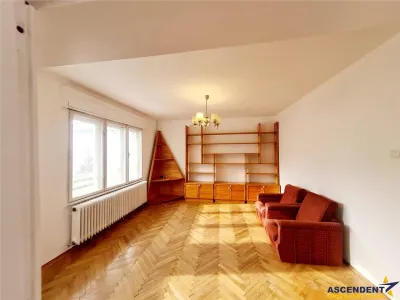 Nivel in  vila, 4 camere cu garaj, curte proprie, Central, Brasov - Brasov