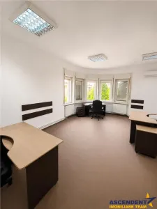 Spatiu pretabil:birouri/ cabinete/ servicii, acces stradal,curte proprie,Central,Targu Mures - Targu Mures