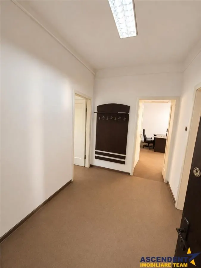 Spatiu pretabil:birouri/ cabinete/ servicii, acces stradal,curte proprie,Central,Targu Mures - foto 4