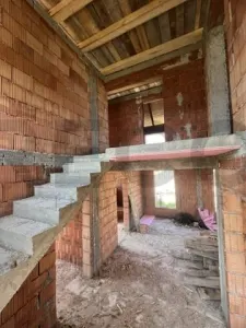RECO, Casa la rosu, cu toate utilitatile, Zona Cihei, Bihor - foto 3