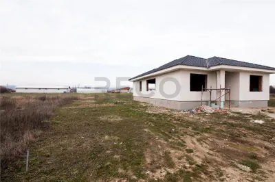 RECO Casa la rosu - 3 dormitoare, plan parter 120 mp utili - Osorhei - foto 8