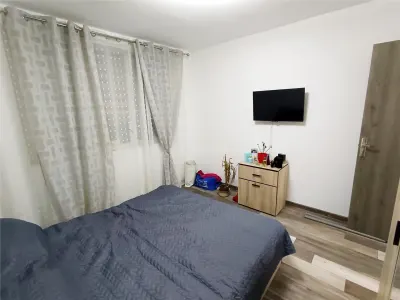 Apartament 2 camere in zona centrala Moldova Noua, langa piata - foto 7