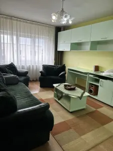 Aparatament 2 camere decomandat etaj intermediar Triaj - Brasov