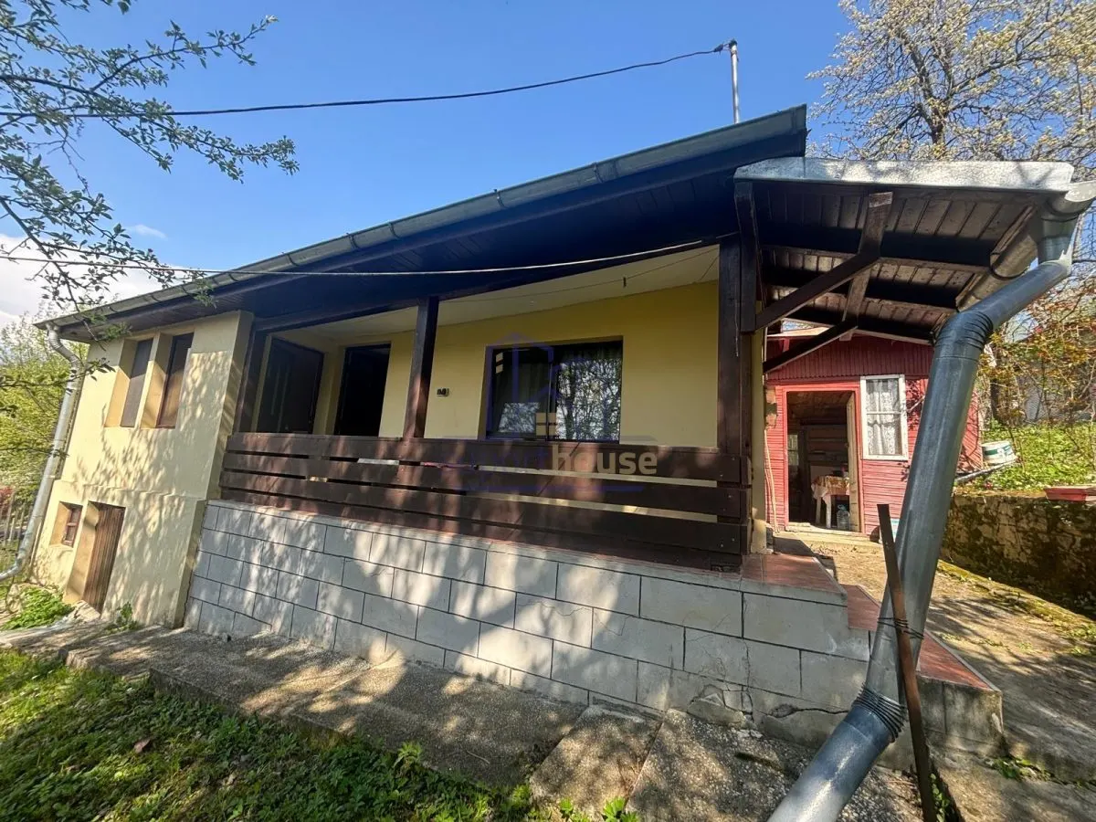 Casa cu teren - foto 1