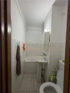 Apartament 2 camere cf 2 semidecomandat zona Micro 14 - foto 9