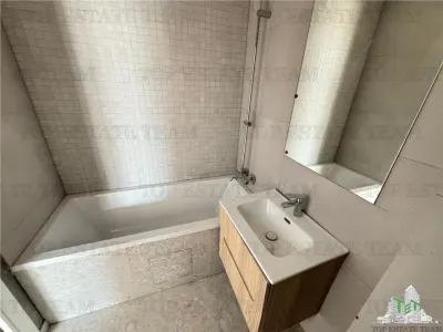 Vila de vanzare in Pipera, Nordul Bucurestiului | Curte privata, terasa panoramica si 2 locuri de parcare - foto 11