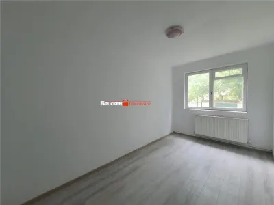Apartament cu 2 camere de vanzare - foto 3
