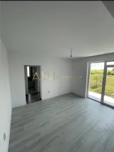 Vanzare apartament 2 camere - foto 2