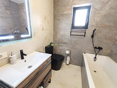 Casa moderna,  singura in curte - Izvor - foto 23