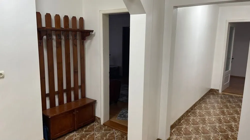 Apartament 4 camere, 82 mp utili, parter si  garaj - foto 1