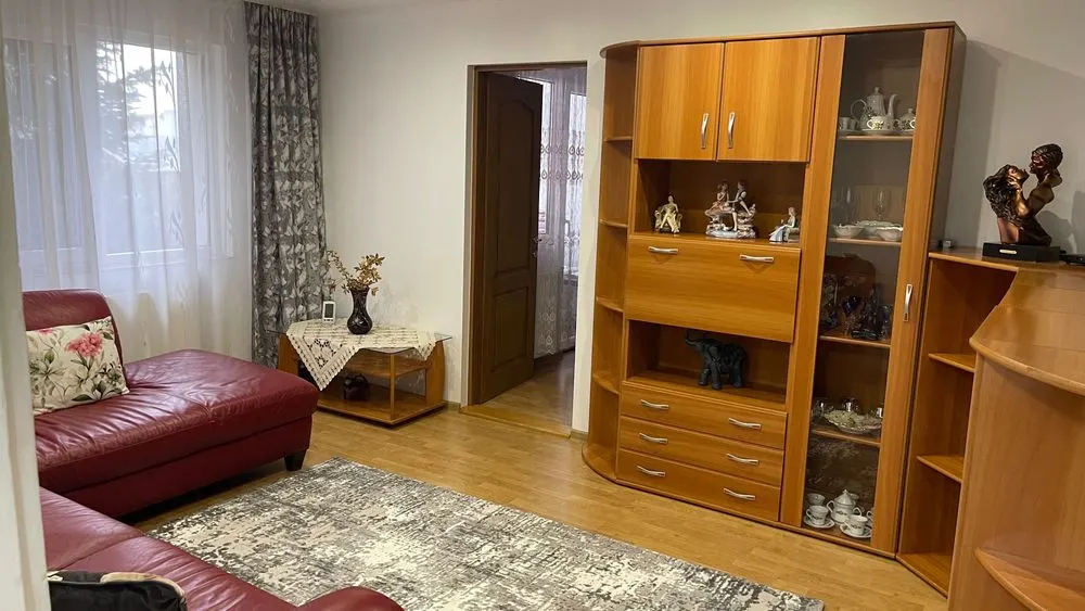 Apartament 4 camere, 82 mp utili, parter si  garaj - foto 3