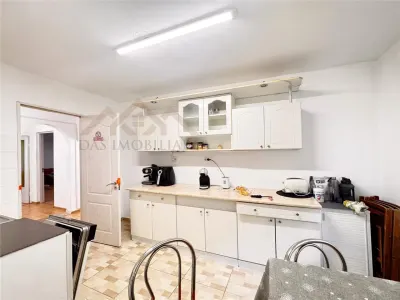 Apartament 3 camere decomandat, parter inalt ,  zona centrala - Baia Mare