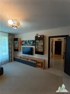 Apartament modern cu 4 camere plus boxa, cu SU de 75mp, parter/4, zona OZANA, la 10 , 15 minute pietonal de statia de metrou 1 Dec 1918. - Bucuresti