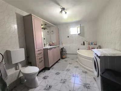 Resita Casa cocheta, P+1,  Zona Muncitoresc, 135 Mp - foto 9