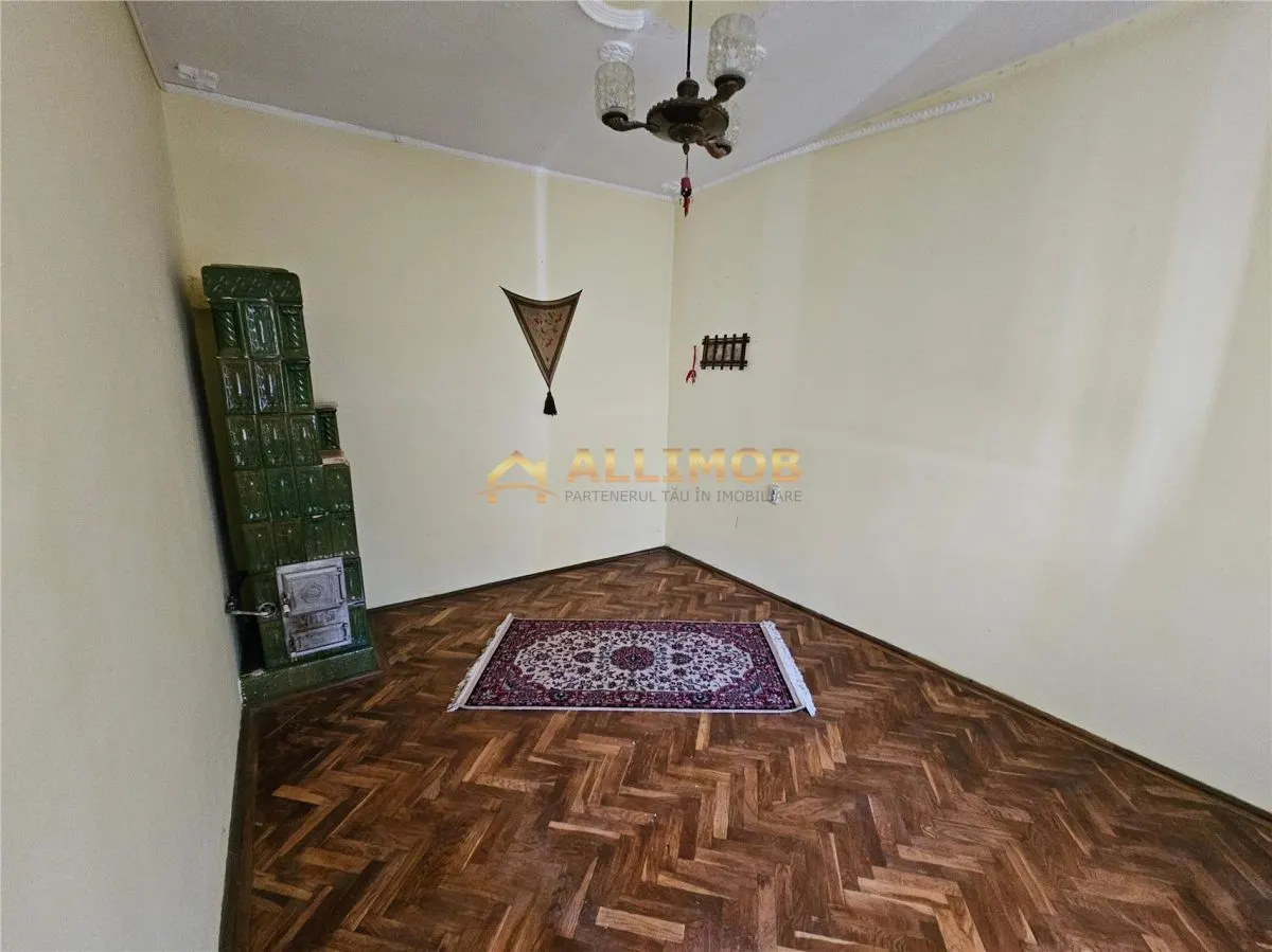 Casă de vânzare în zona Sala Sporturilor – ideală pentru locuit sau investiție - foto 13