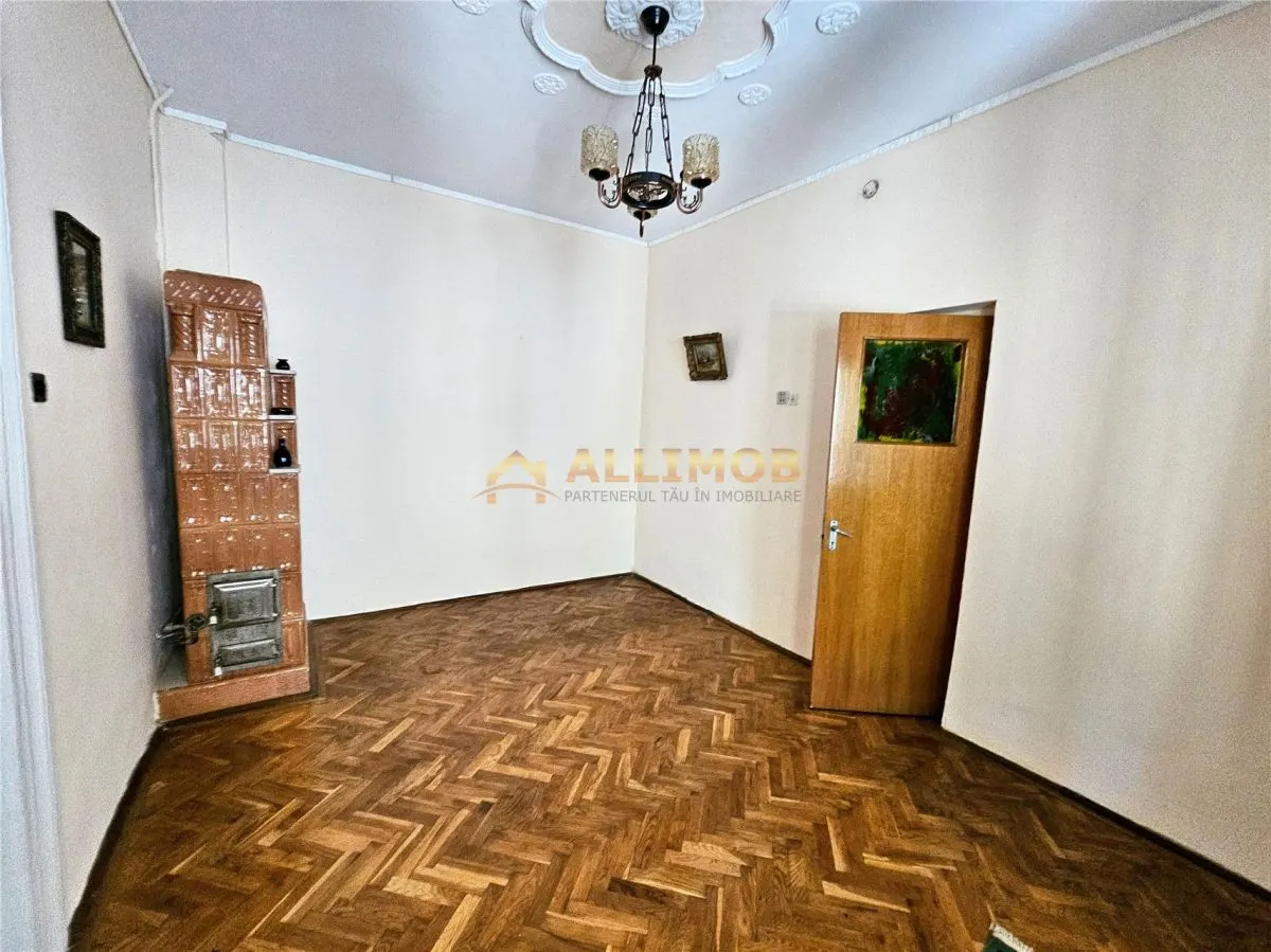 Casă de vânzare în zona Sala Sporturilor – ideală pentru locuit sau investiție - foto 3