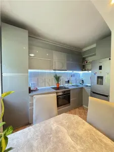 Medicina, apartament 2 camere, centrala proprie, parcare in curte - foto 4