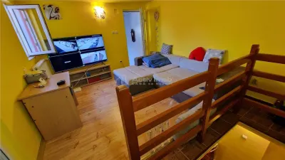 Resita Casa 7 Incaperi Parter si Etaj, Zero investitii - foto 2
