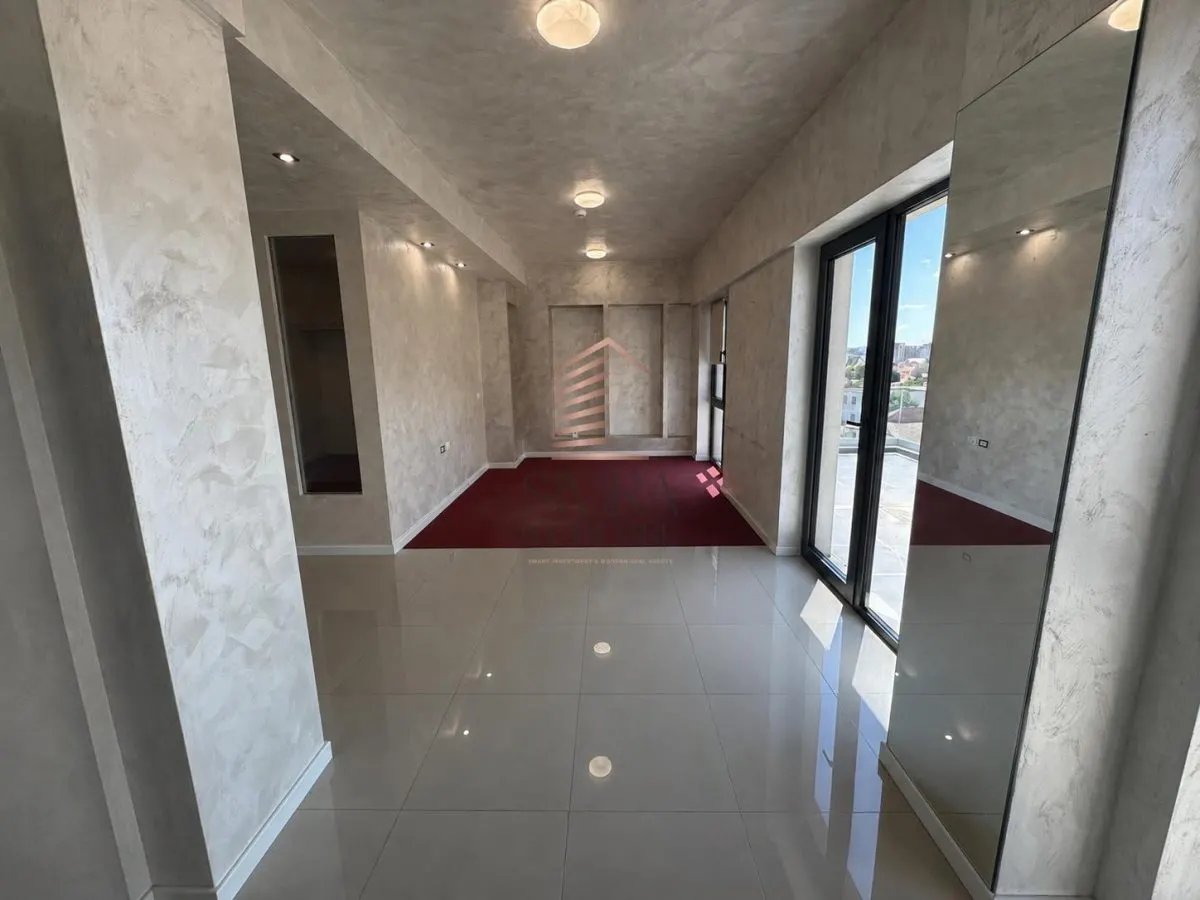 Spatiu de birouri cu Terasă, central - foto 1