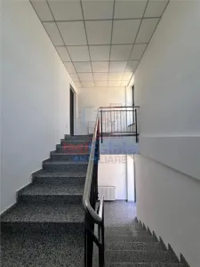 Vis a vis de METRO spatiu de birouri 108mp si teren 866mp doua cai de acces auto - foto 2
