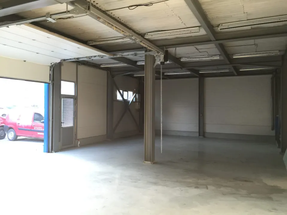 Spatiu birouri si depozit in Ploiesti, zona Xenia. - foto 11