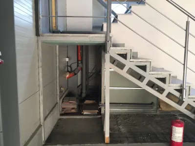 Spatiu birouri si depozit in Ploiesti, zona Xenia. - foto 12