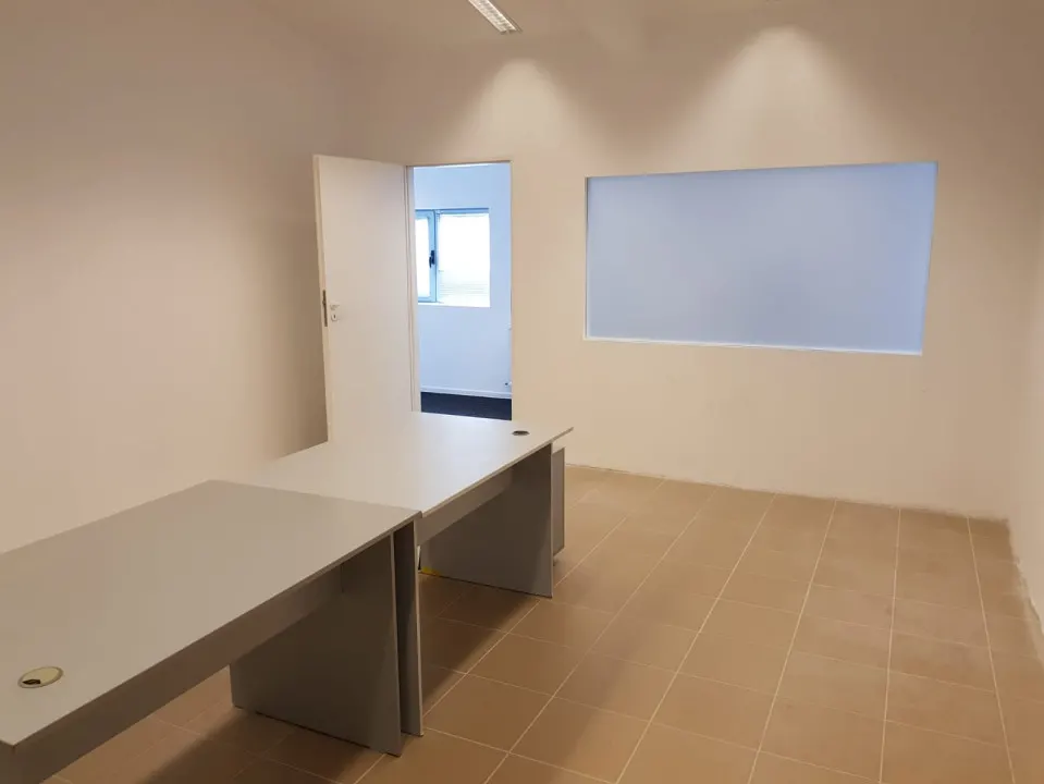 Spatiu birouri si depozit in Ploiesti, zona Xenia. - foto 23