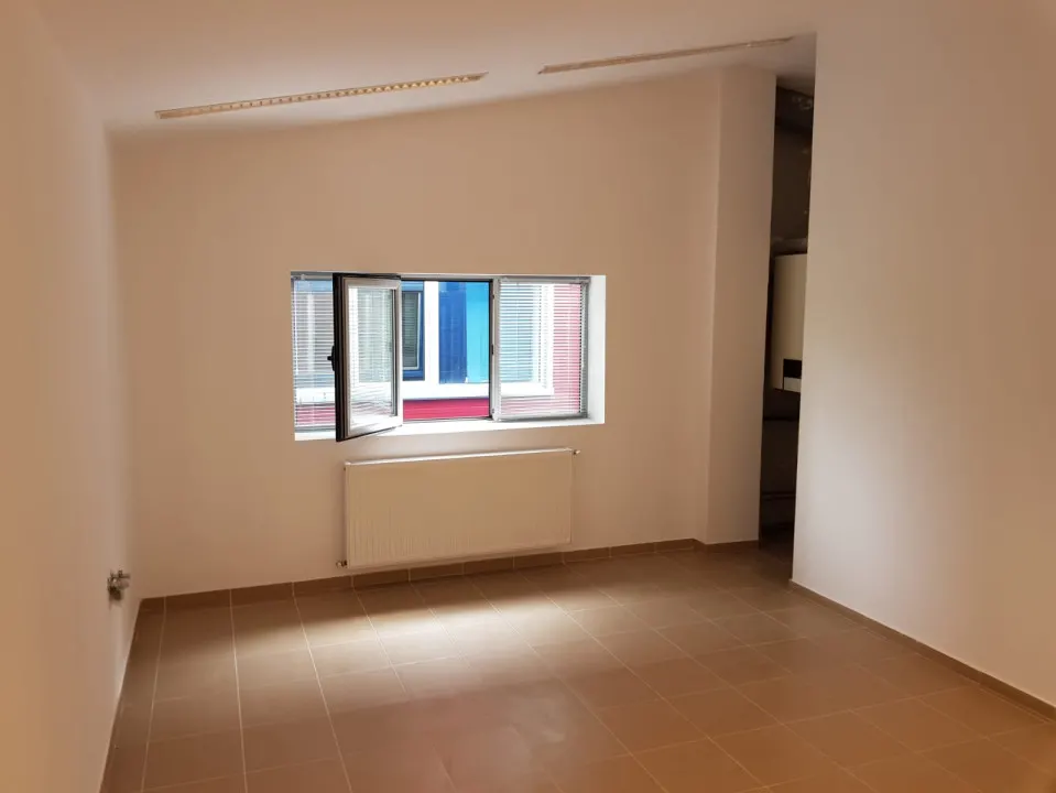 Spatiu birouri si depozit in Ploiesti, zona Xenia. - foto 9