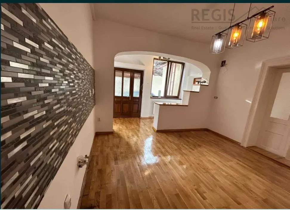 Casa 3 camere individuala,parcare, cu curte si garaj Grivitei - foto 1