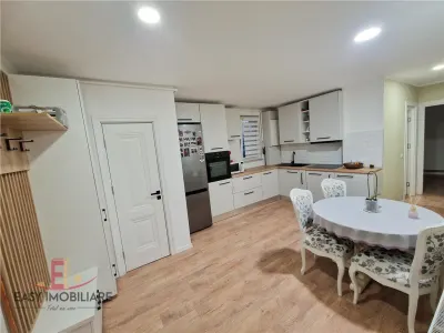 Apartament 3 camere, renovat, UMF, Spital, central,  lift,  Targu Mures - foto 9