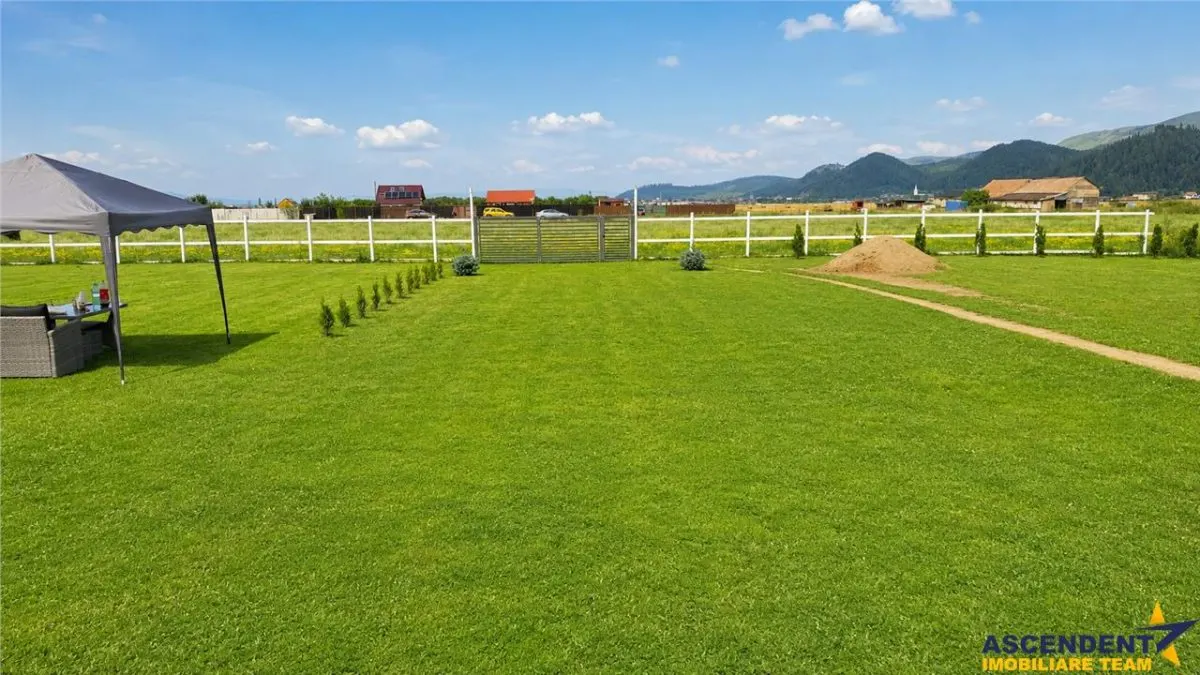 Refugiu modern,lot 1.640 mp,pavilion,zona barbeque:liniste si relaxare in Rasnov, Brasov - foto 3