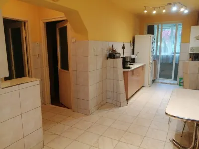 Se vinde apartament 3 camere parter - Bistrita