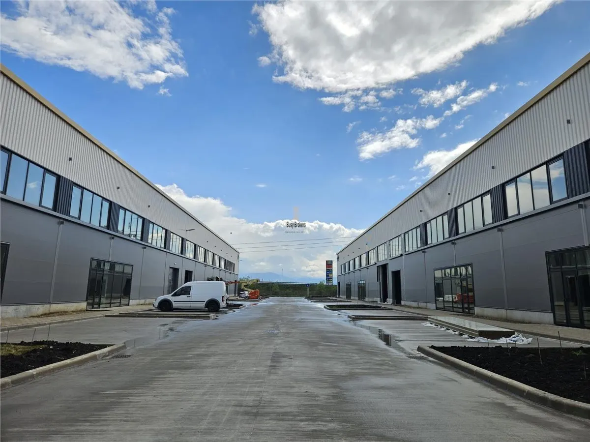 Spatiu Comercial - 1100 mp - foto 1