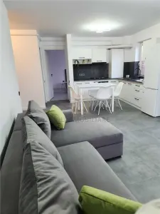 Apartament 3 camere de inchiriat bloc nou - foto 2