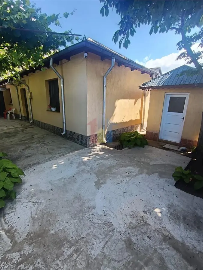 Casa foarte bine intretinuta, zona Cazasu - foto 1