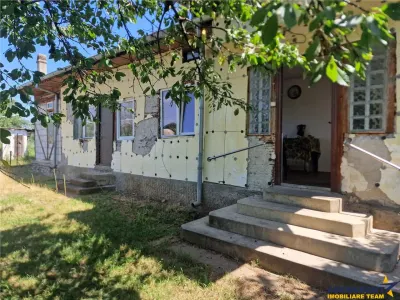 Casa traditionala, cu 2.000mp teren roditor, Izvoarele, Prahova - foto 2
