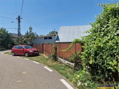 Casa traditionala, cu 2.000mp teren roditor, Izvoarele, Prahova - foto 3