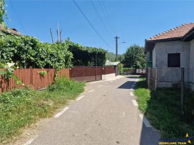 Casa traditionala, cu 2.000mp teren roditor, Izvoarele, Prahova - foto 5