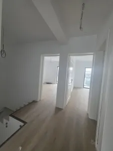 Apartament 4 camere dispus pe 2 niveluri - foto 4