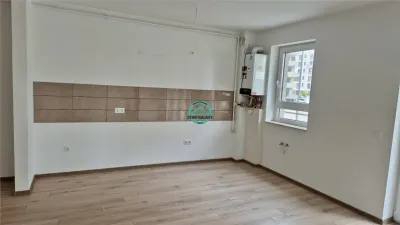Vand apartament cu 3 camere in Complexul Maurer cu loc de parcare - Targu Mures