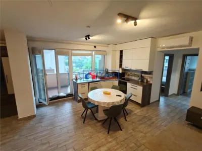 Inchiriere apartament 3 camere modern bloc nou in Centru- zona Piata Mihai Viteazu - foto 3