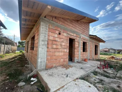 RECO Casa la rosu cu toate utilitatile aproape de Cihei - foto 3