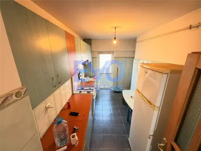 APARTAMENT DE INCHIRIAT CU 2 CAMERE, ETAJ INTERMEDIAR, CENTRU - foto 3