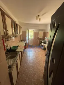 Apartament 3 camere, etaj 1, zona linistita - Nicolina - foto 3