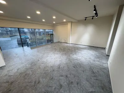 SAD -  centrala proprie - trifazic -  zona excelenta - vitrina generoasa - Timisoara